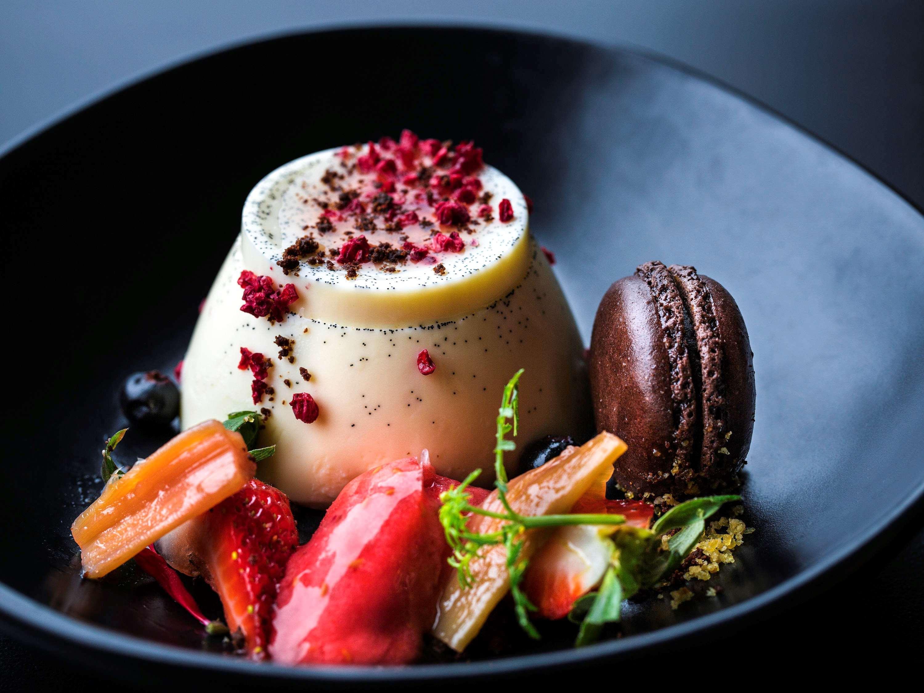 Mövenpick Hotel 5*